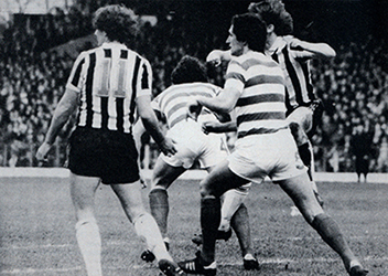 The Celtic defence keeps an eye on Saints' Somner and Weir